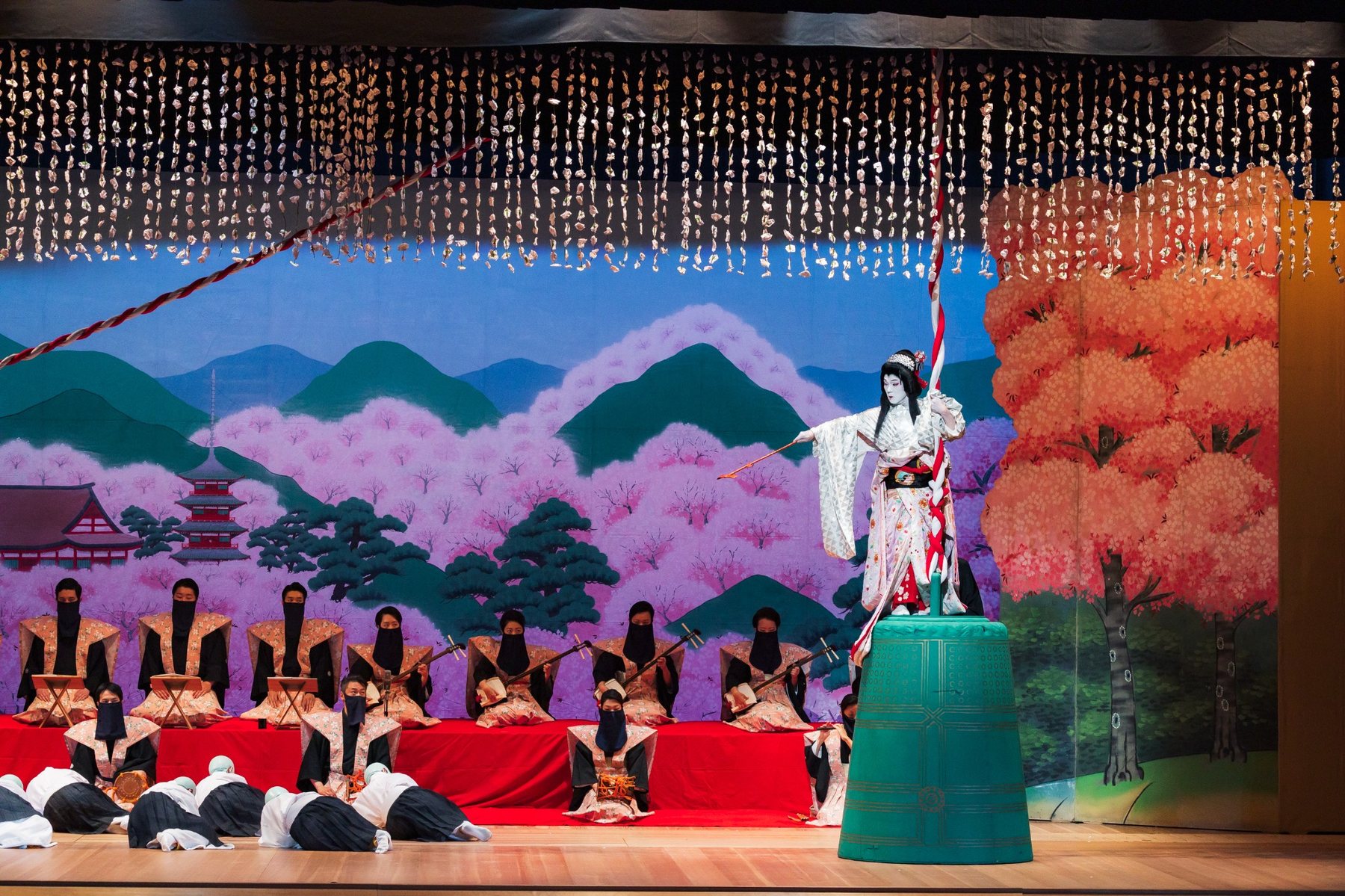 京鹿子娘道成寺